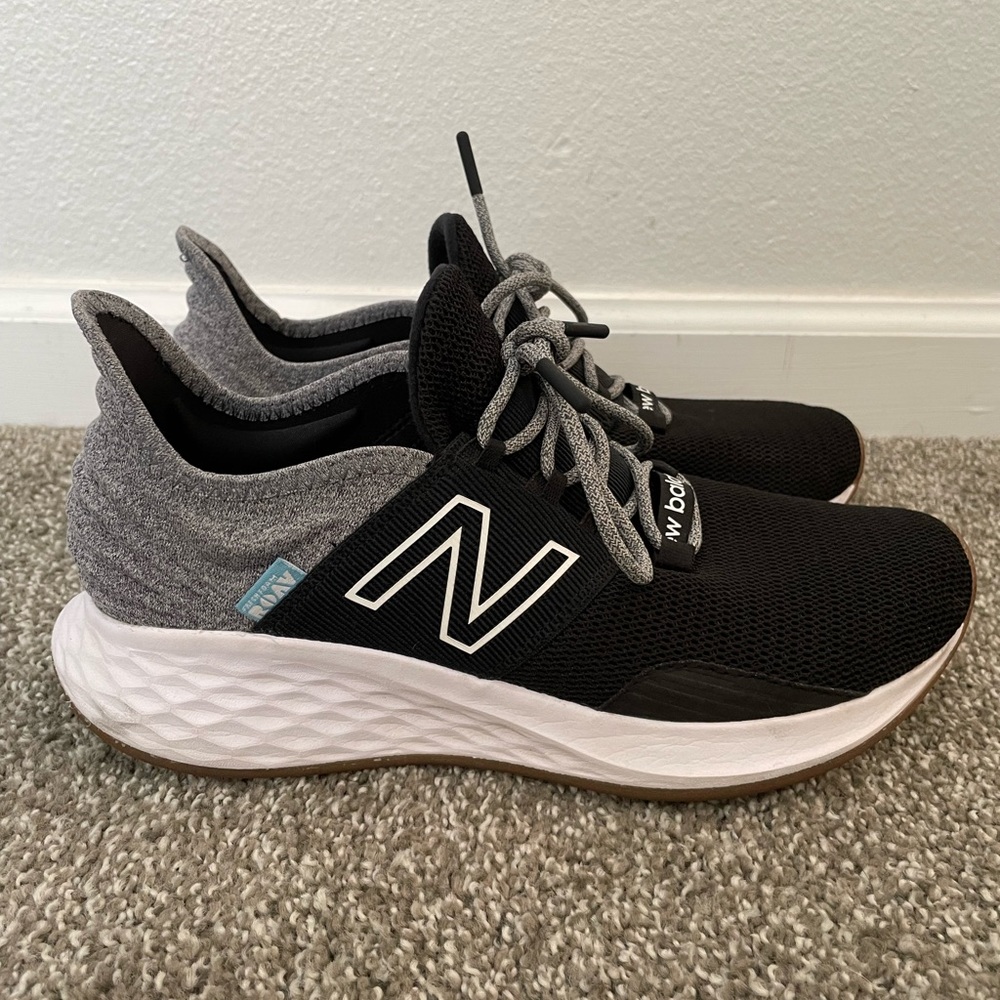 New Balance FreshFoam ROAV Sneaker Size 8 EUC Black Grey White